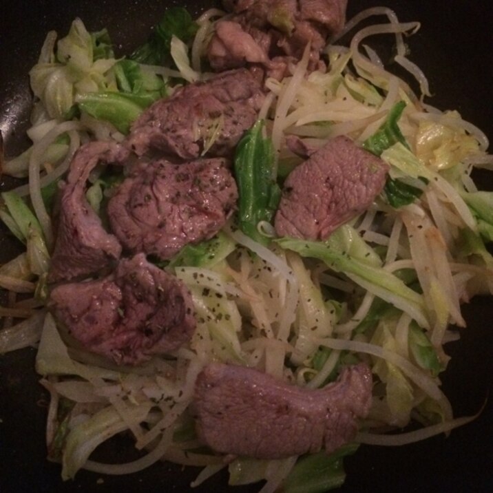 野菜たくさん！ラム肉のハーブ焼き